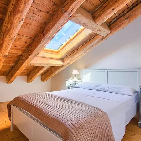 Sleeps 8 With Wifi فيلة Ližnjan