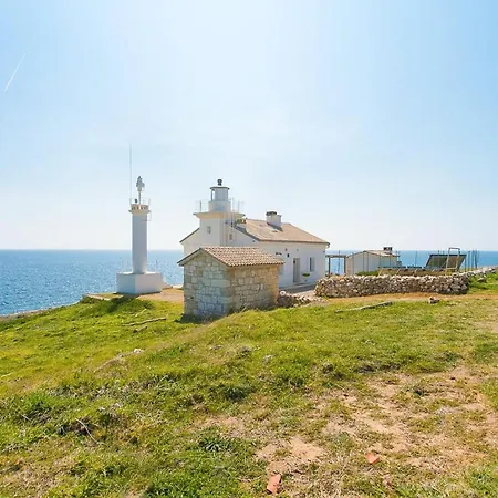 Sleeps 8 With Wifi فيلة