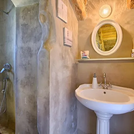 Sleeps 8 With Wifi *