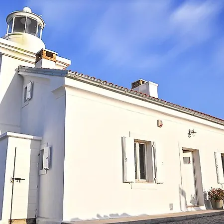 Sleeps 8 With Wifi * Ližnjan