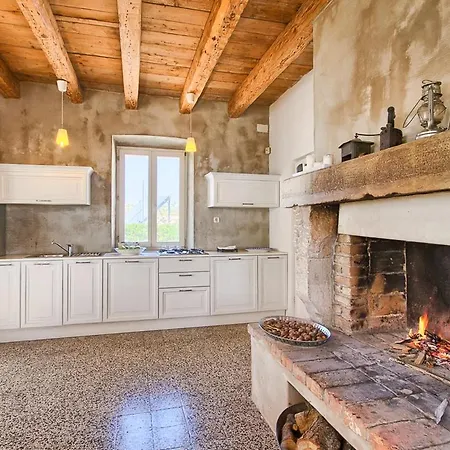 Vila Sleeps 8 With Wifi *