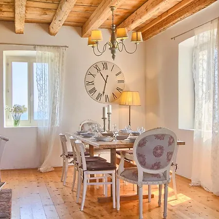 Sleeps 8 With Wifi Vila Ližnjan