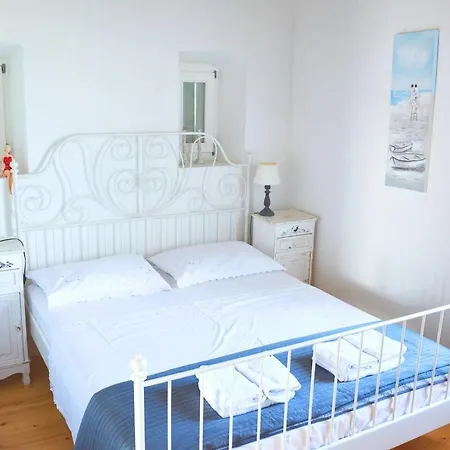Sleeps 8 With Wifi Ližnjan